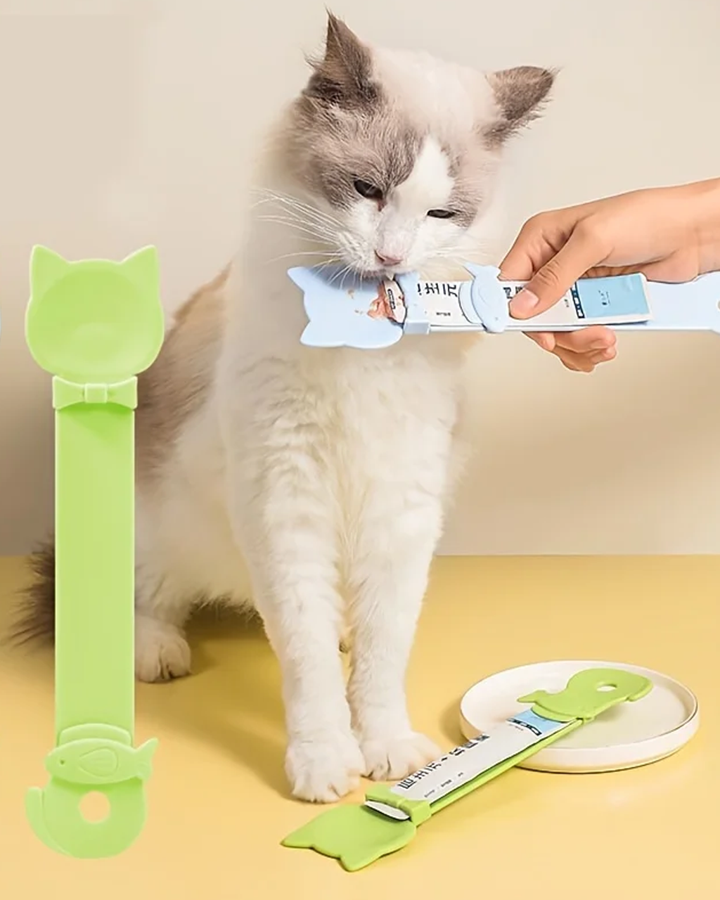 Long-Handle Cat Treat Spoon - Easy-Squeeze Lickable Wet Food Feeder